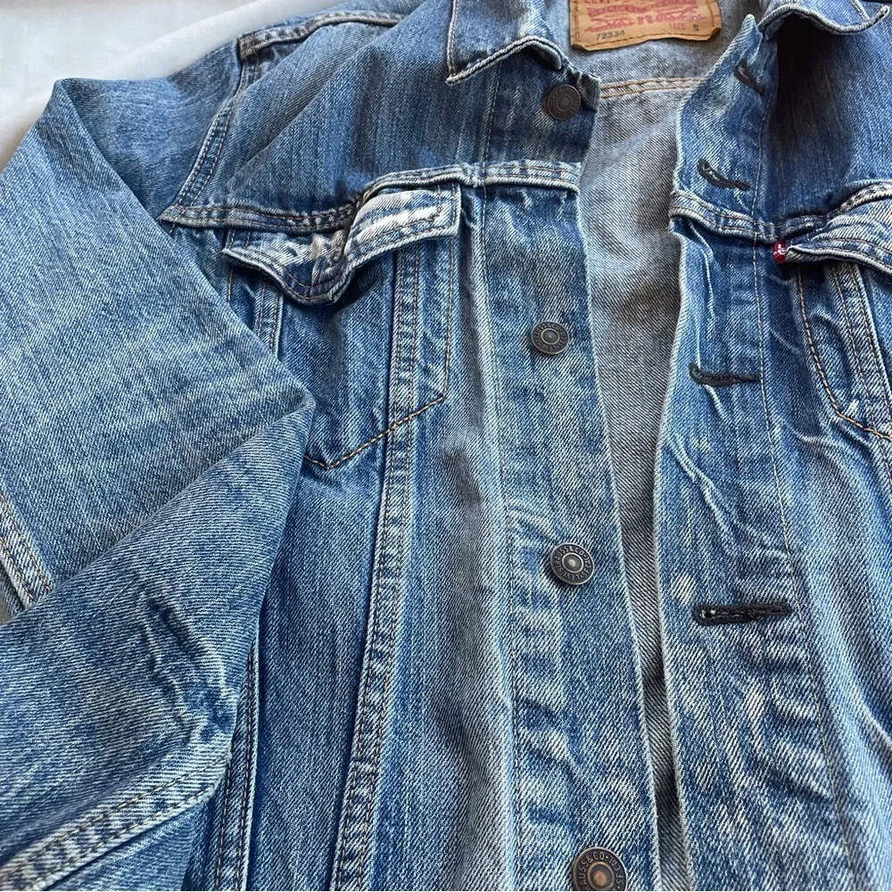 Levi Denim Jacket - Picture 2 of 5
